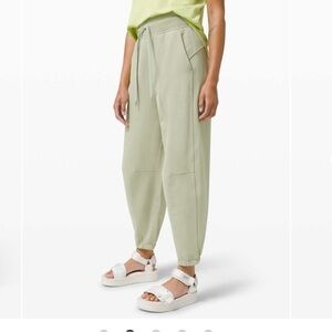 Lululemon Relaxed Fit French Terry Jogger
Green Fern size 6